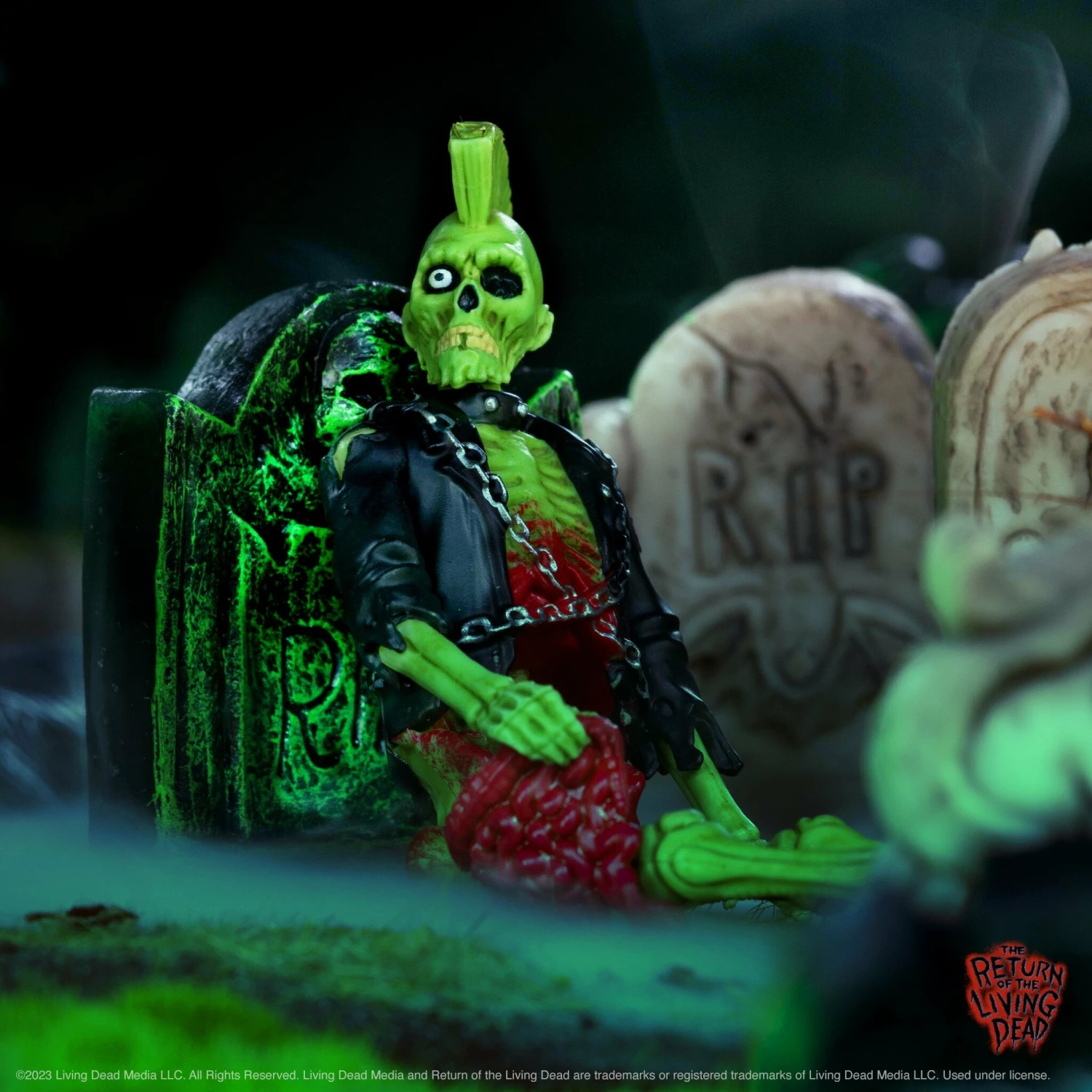 SUPER7 Return Of The Living Dead ReAction Wave 1 - Zombie Trash & Zombie Suicide 5 SUPER7 Return Of The Living Dead ReAction Wave 1 - Zombie Trash & Zombie Suicide - Image 5